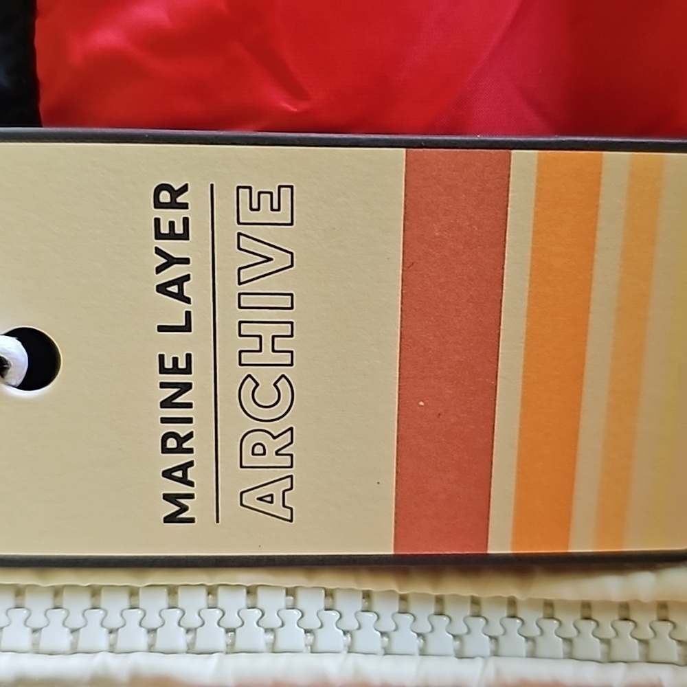 Marine layer Apres Puffer in Navy Rainbow Wave - Picture 9 of 10